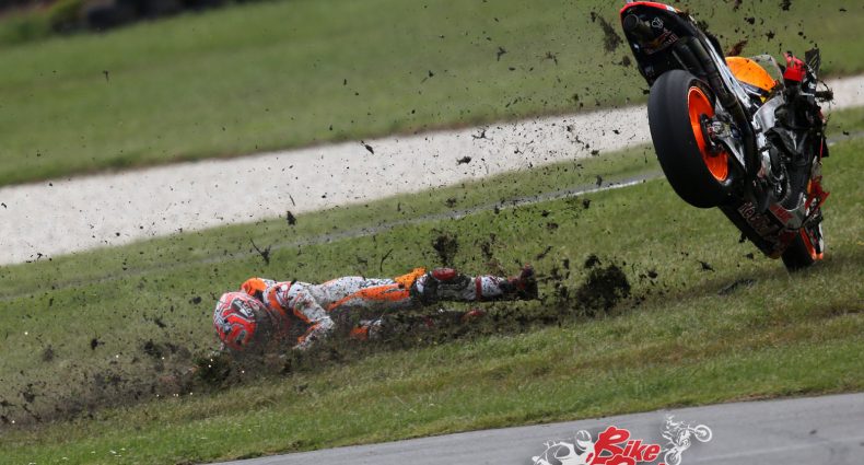 Marc Marquez crashes from lead, Phillip Island MotoGP 2016