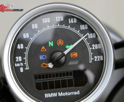 2017 BMW R nineT Scrambler - Analogue speedo, digital multifunction display