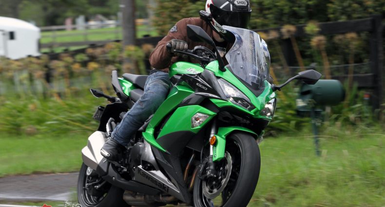 2017 Kawasaki Ninja 1000 - Wind protection from the screen and wider fairings are great