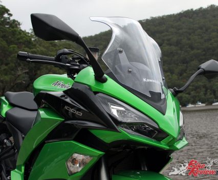2017 Kawasaki Ninja 1000 - The double bubble-screen now offers better wind protection and remains three-way adjustable, by hand