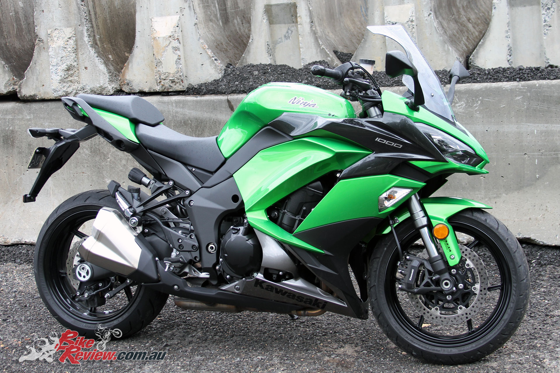 https://bikereview.com.au/wp-content/uploads/2017/03/2017-Kawasaki-Ninja-1000-Z1000SX-4.jpg