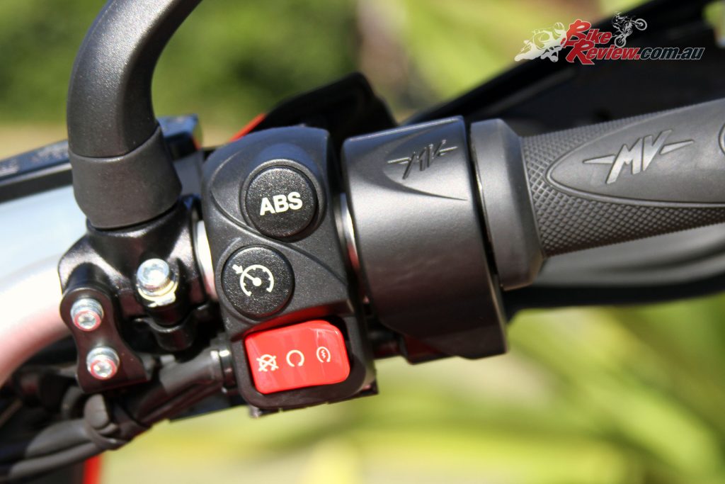 2017MVAgustaTurismoVeloceLussoBikeReview32 Bike Review