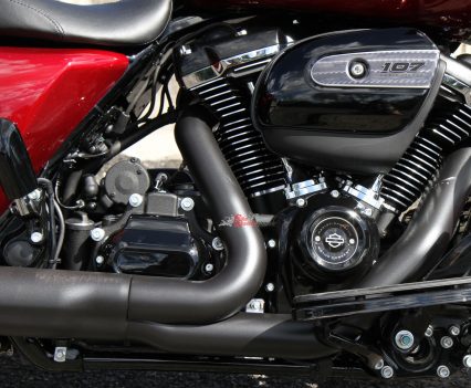 The Milwaukee-Eight engine offers strong performance from low rpm to grabbing a handful, with a rev limiter ensuring you do no harm (to the engine)