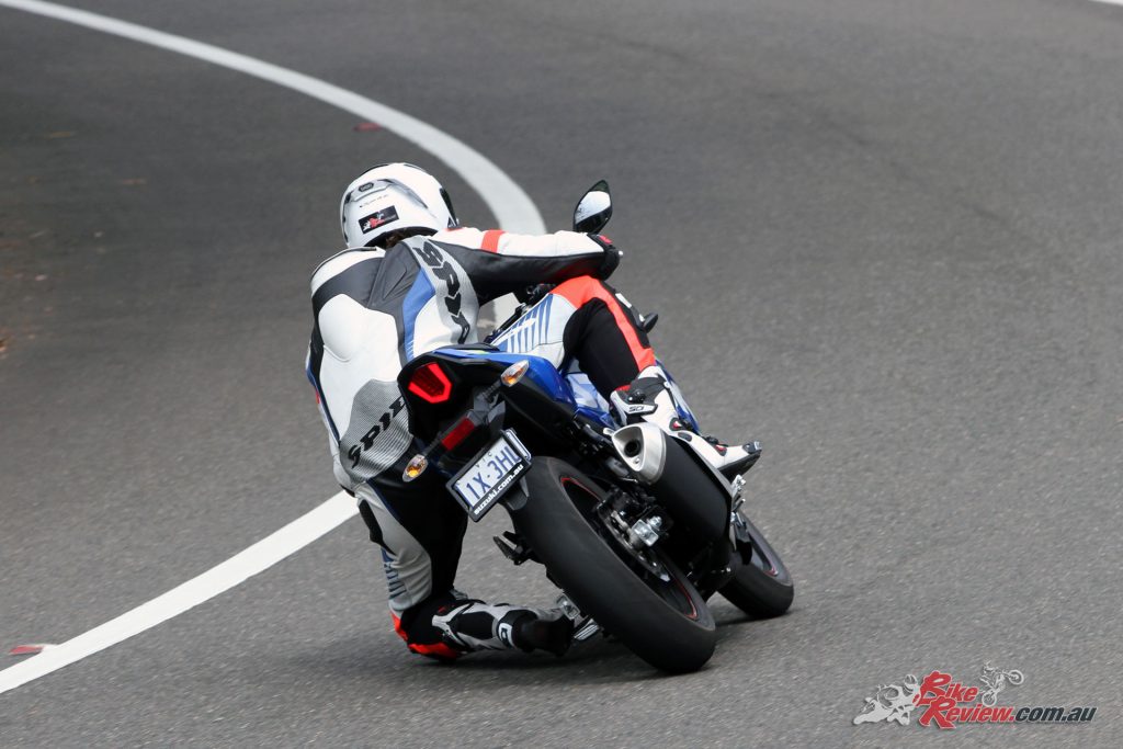 Getting the knee down on Suzuki's GSX250R!