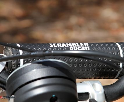 The 'bars also feature a cross bar with a handy cover to help prevent injury if you're really going for it offroad