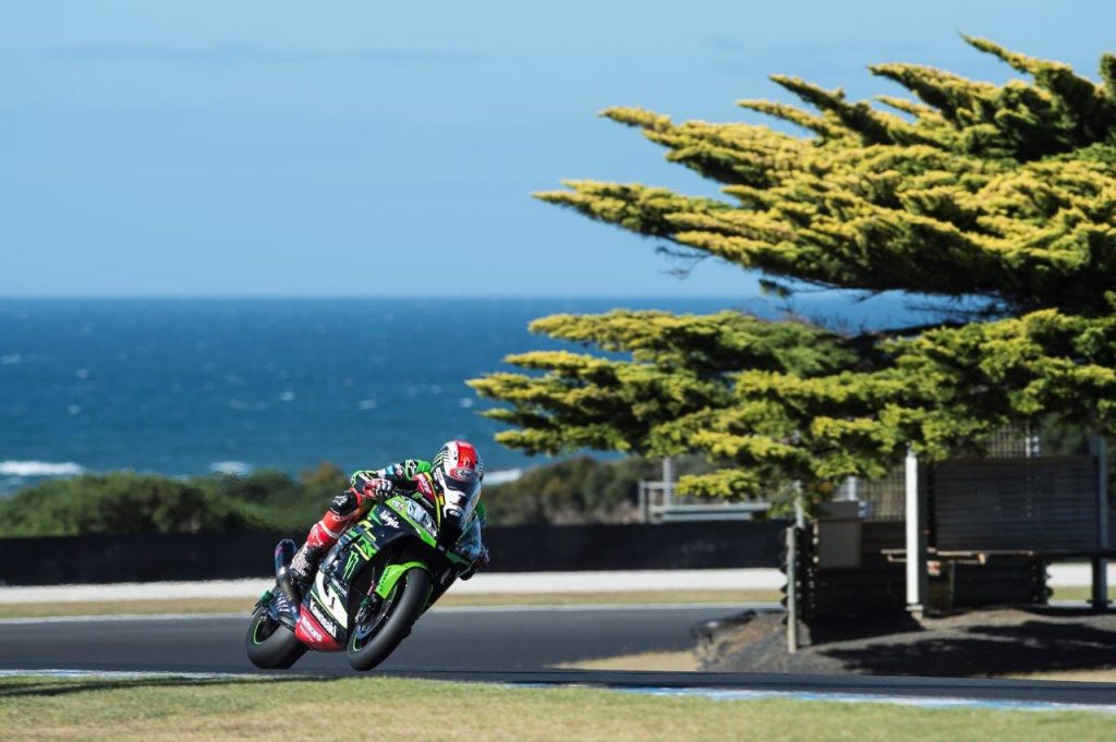 Jonathan Rea firing out of Siberia in his Arai - Image by Graeme Brown