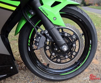 A single 310mm rotor and dual piston caliper are more than up to the task due to the bike's light weight