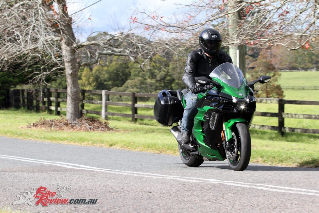 The Ninja H2 SX Se makes the ultimate sports tourer. It's comfy and mellow when you want it to be but open up that throttle and even the most mundane ride becomes a blast...