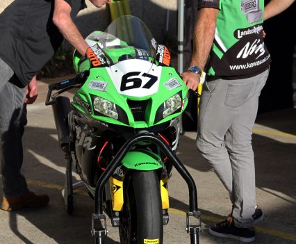 Kevin Magee taking a look at Bryan Staring's ZX-10R