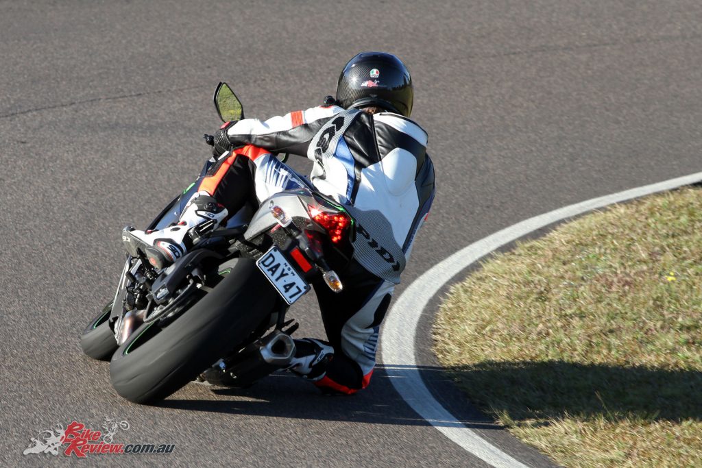 Into turns with the EBC set to L and the KQS doing its back-shifting magic the ZX-10R SE enters the turn like a 250GP bike!