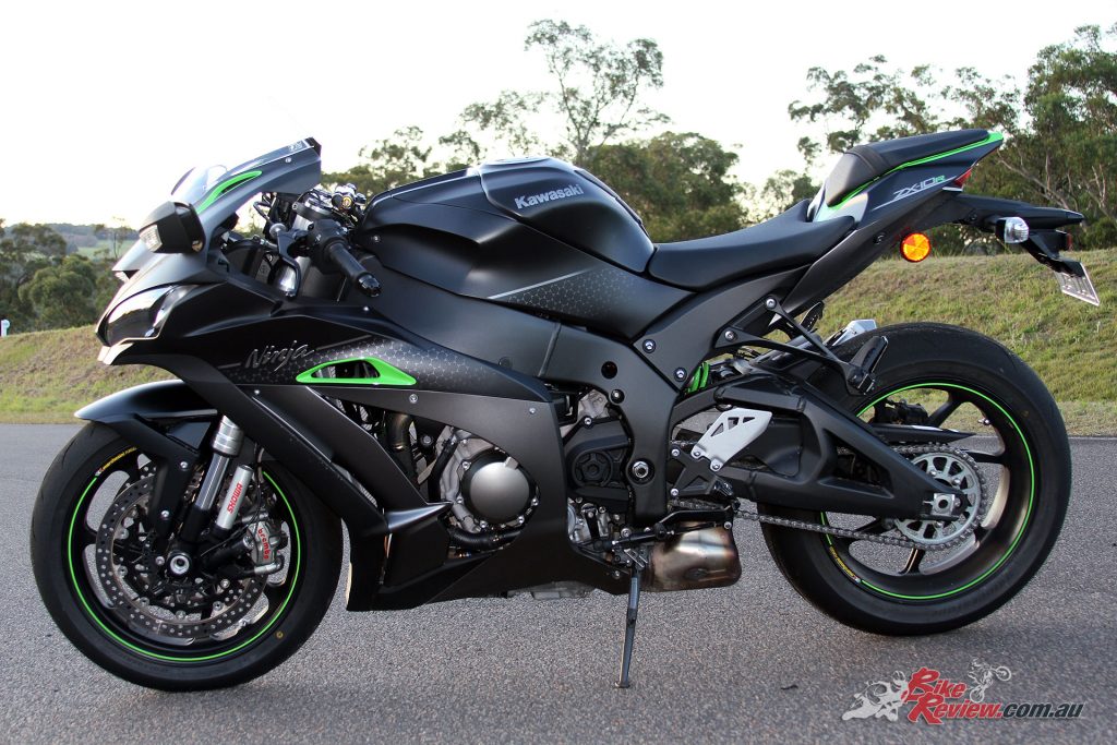 In Low power mode around town and commuting the ZX-10R SE is smooth and easy to ride, a real pleasure.