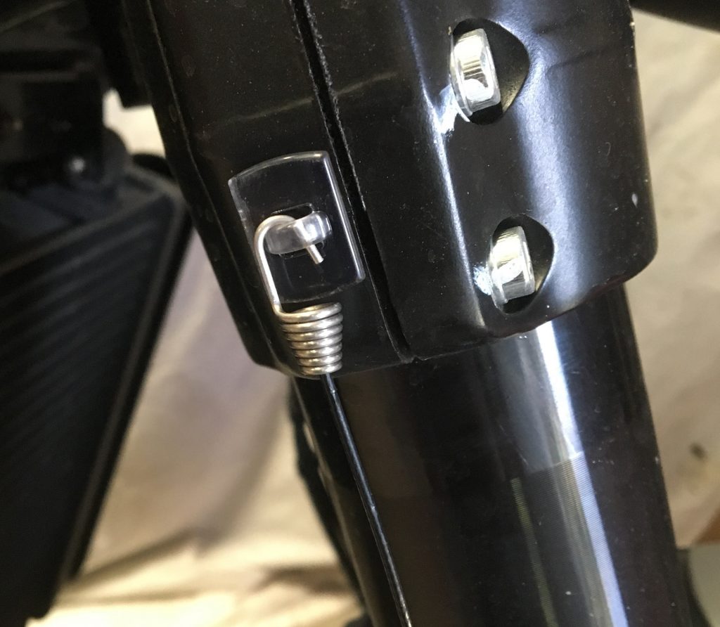 The hook from the string connects to somewhere straight from the Slacker / axle. 
