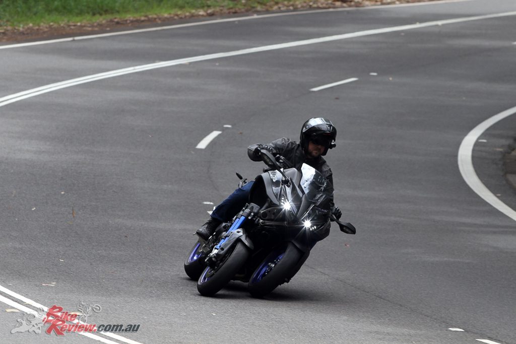 2019-Yamaha-Niken-Bike-Review-MJK8084