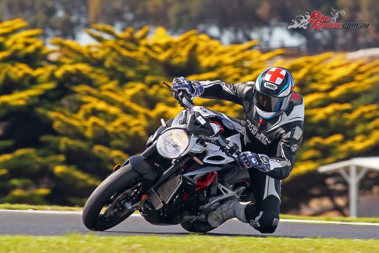 The brilliant connection between the throttle and the rear tyre makes the Brutale 800RR that extra bit more special on the track.