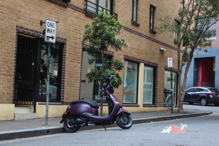 Jump onto the Fonzarelli website now to score a great deal on an electric scooter! Order before the end of June and they'll throw in the performance+ package and a storage box.