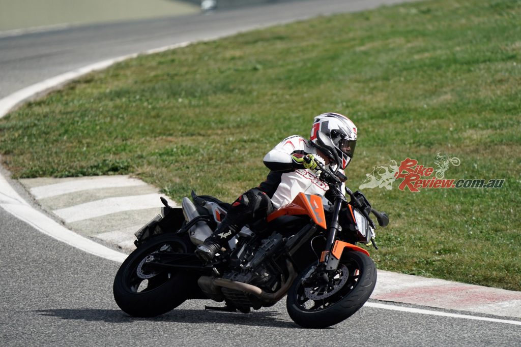 Once on the KTM 790 Duke, Simon was in his element and began to truly explore the capabilities of the SPORTEC M9RRs.