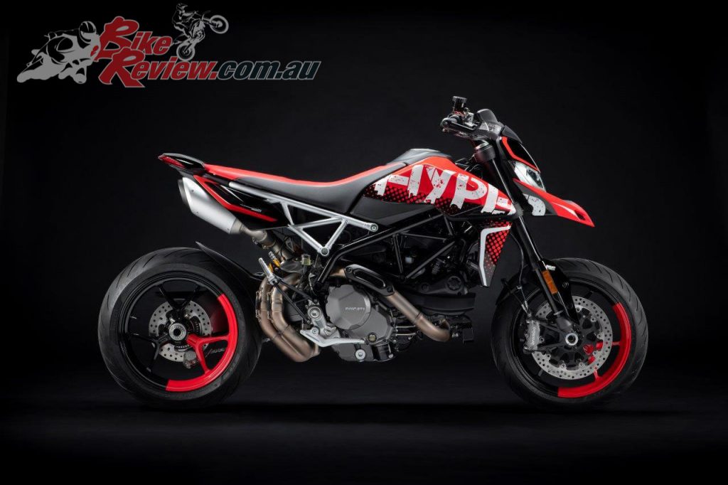 The Hypermotard 950 RVE is powered by the twin-cylinder 937 cc Testastretta 11° engine.