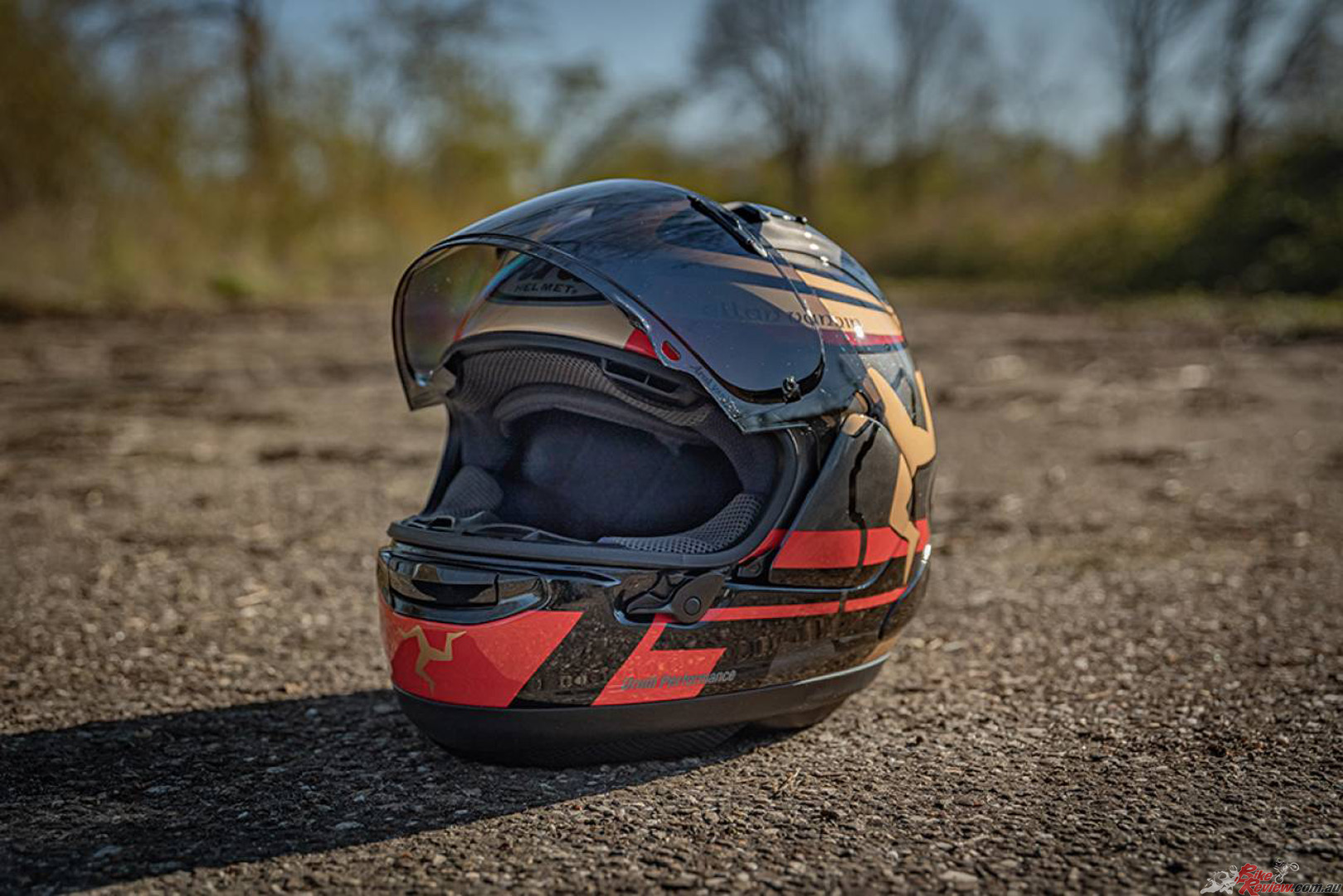 The RX-7V represents the summit of Arai’s knowledge, experience and know-how in helmet technology.