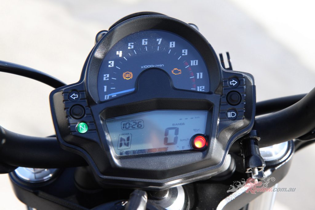 A simple LCD dash that looks the part, with blue backlighting for optimum visibility in a variety of lighting conditions.