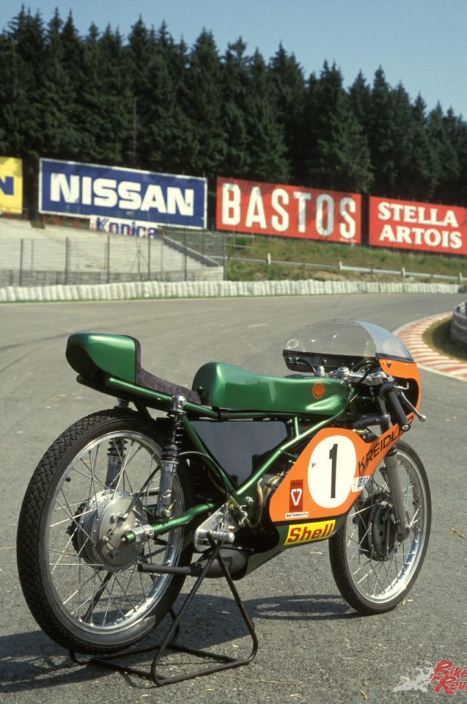 18in wheels front and rear, a 2.00in and 2.50in wearing Michelin treaded tyres. Absolute cheese cutters!
