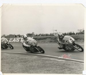 Peter Williams leading Agostini during the 1972 Imola 200.