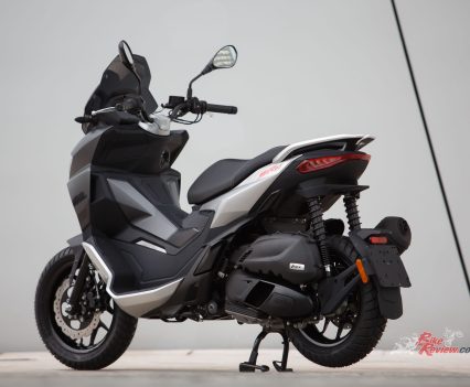 Aprilia have used the i-get 125 powerhouse that powers a lot of the Piaggio and Vespa range.