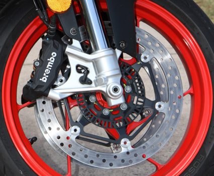 Brilliant 320mm Brembo brakes. They stop this 169kg weapon like demons.