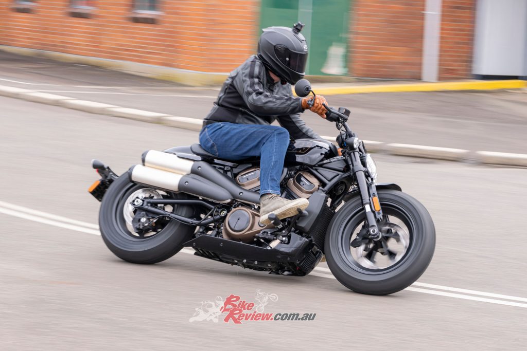 You can carry good corner speed on the Sportster S and it is pretty flickable for a cruiser with fat tyres. 