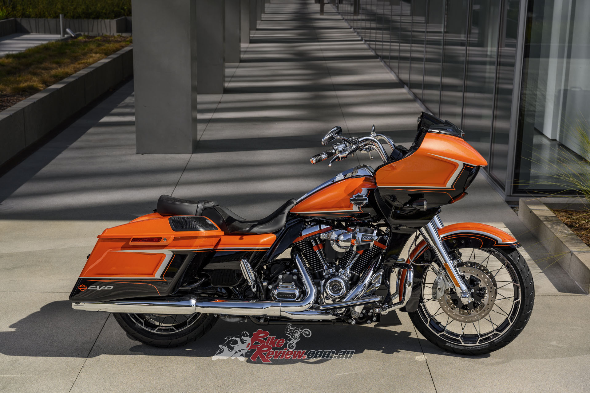 With the 2022 CVO Road Glide, you have a choice of three different premium colour schemes.
