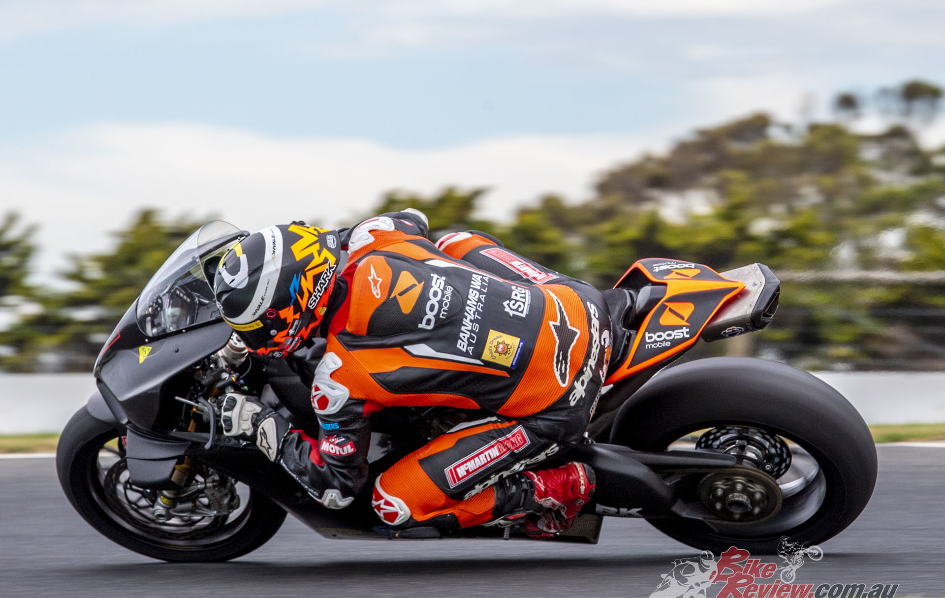 Most of the major players were in attendance, with all eyes were on 2020-21 Superbike Champion, Wayne Maxwell, who came out of attempted retirement to attempt to net another title in 2022.