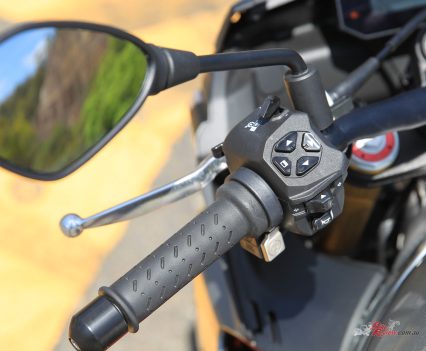 TFT is easy to navigate through the switchboard on the handlebars.