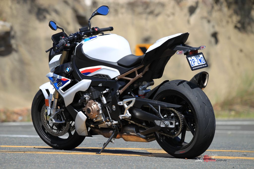 The S 1000 R now has the same chassis and engine as the 2019-onwards S 1000 RR, and it shows. 