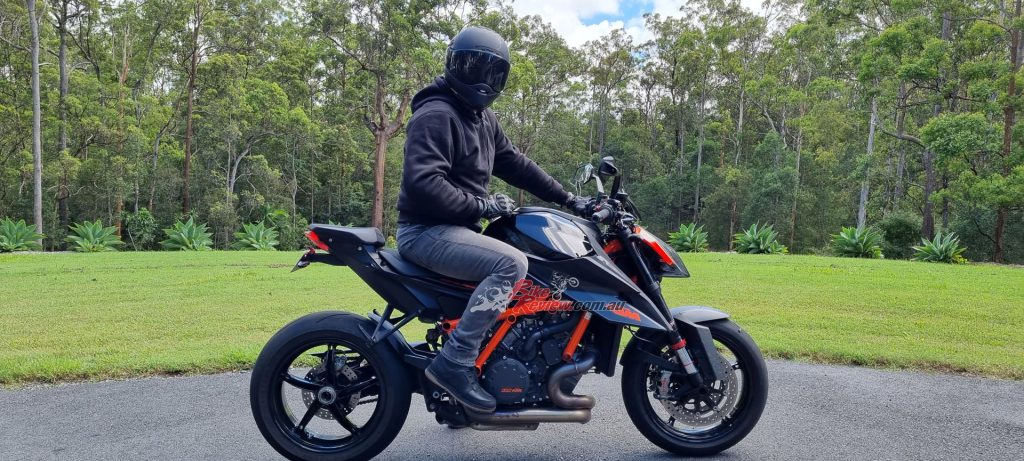 If you are going to ride a KTM 1290 Super Duke R, you need decent boots! The Flux seem to do the trick, and suite the streetfighter look.