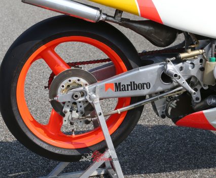 220mm Brembo disc with two-piston JPX caliper at the rear.