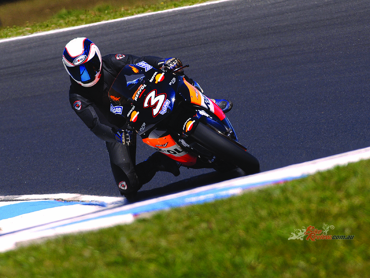 “Max likes to ride with lots of corner speed, so he runs the front very stiff and the rear quite soft. That didn’t really work too well for me as I’m more aggressive on the throttle off the turns." said Wayne.