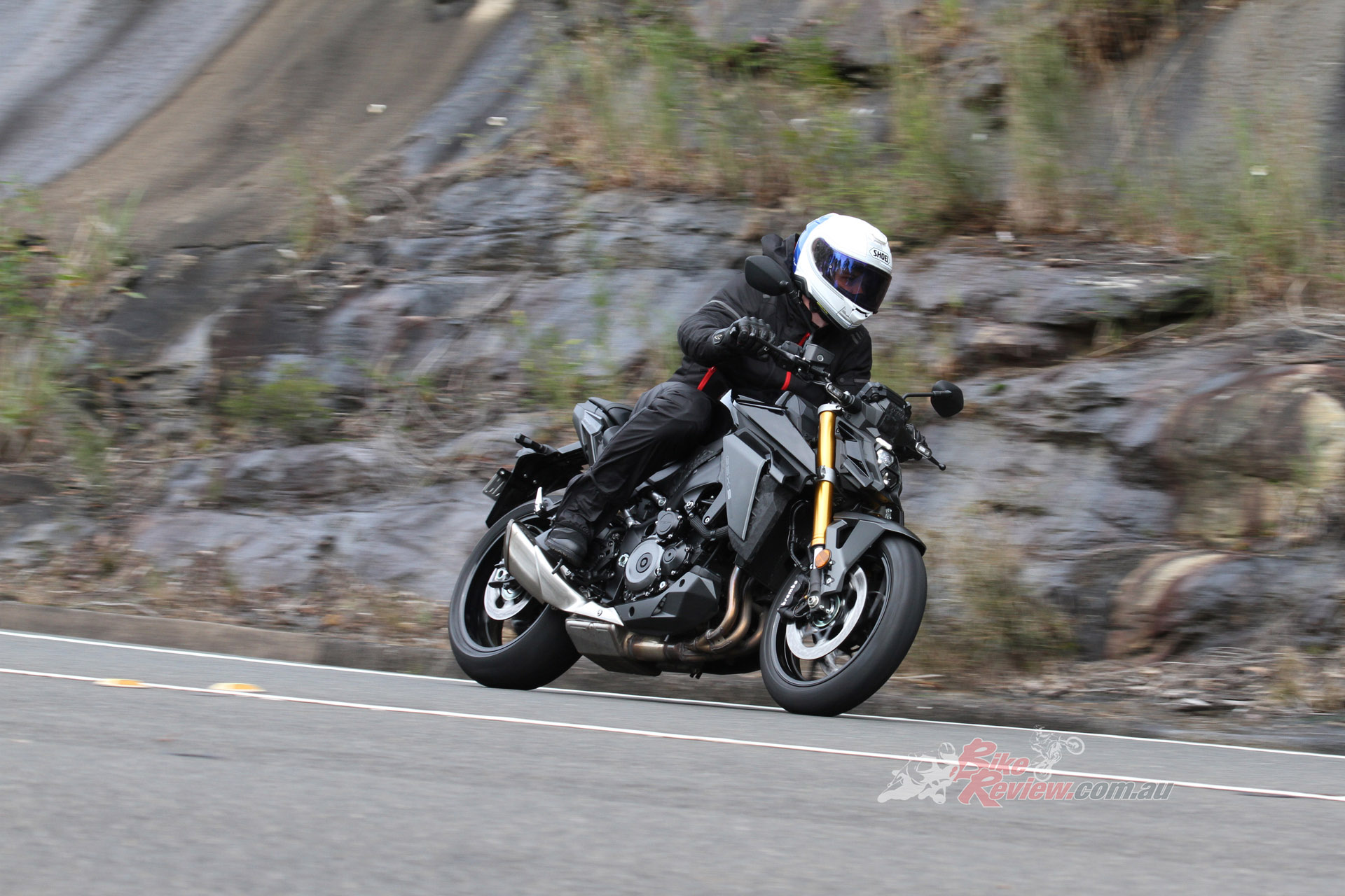 The 2022 Suzuki GSX-S1000 has unfortunately not been equipped with cornering ABS but the brakes are still great.