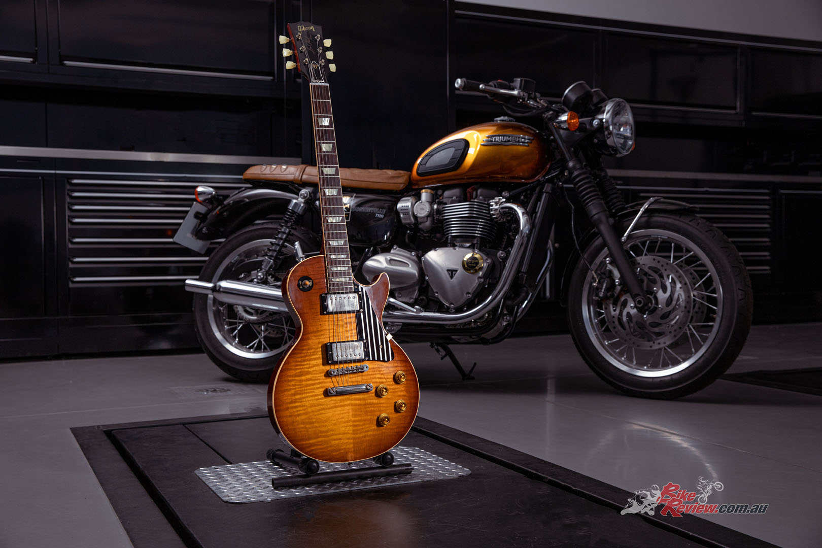 Triumph say they have been building on a shared passion for beauty, precision and performance, and inspired by the shared historical significance of the iconic 1959 Les Paul Standard and equally iconic 1959 Bonneville T120