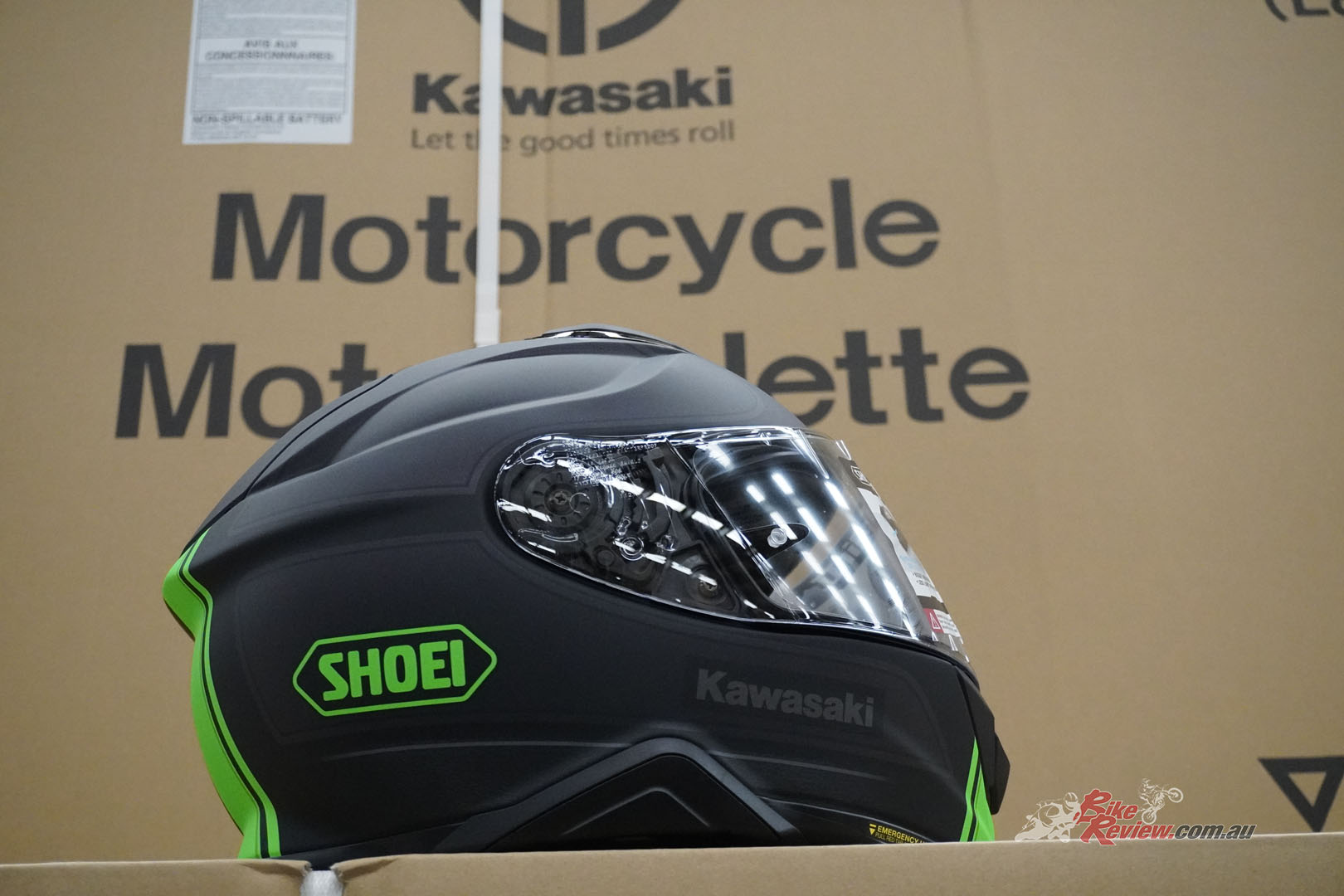 Shoei have recently Collaborated with Kawasaki to bring fans of the green machines a lid to match!