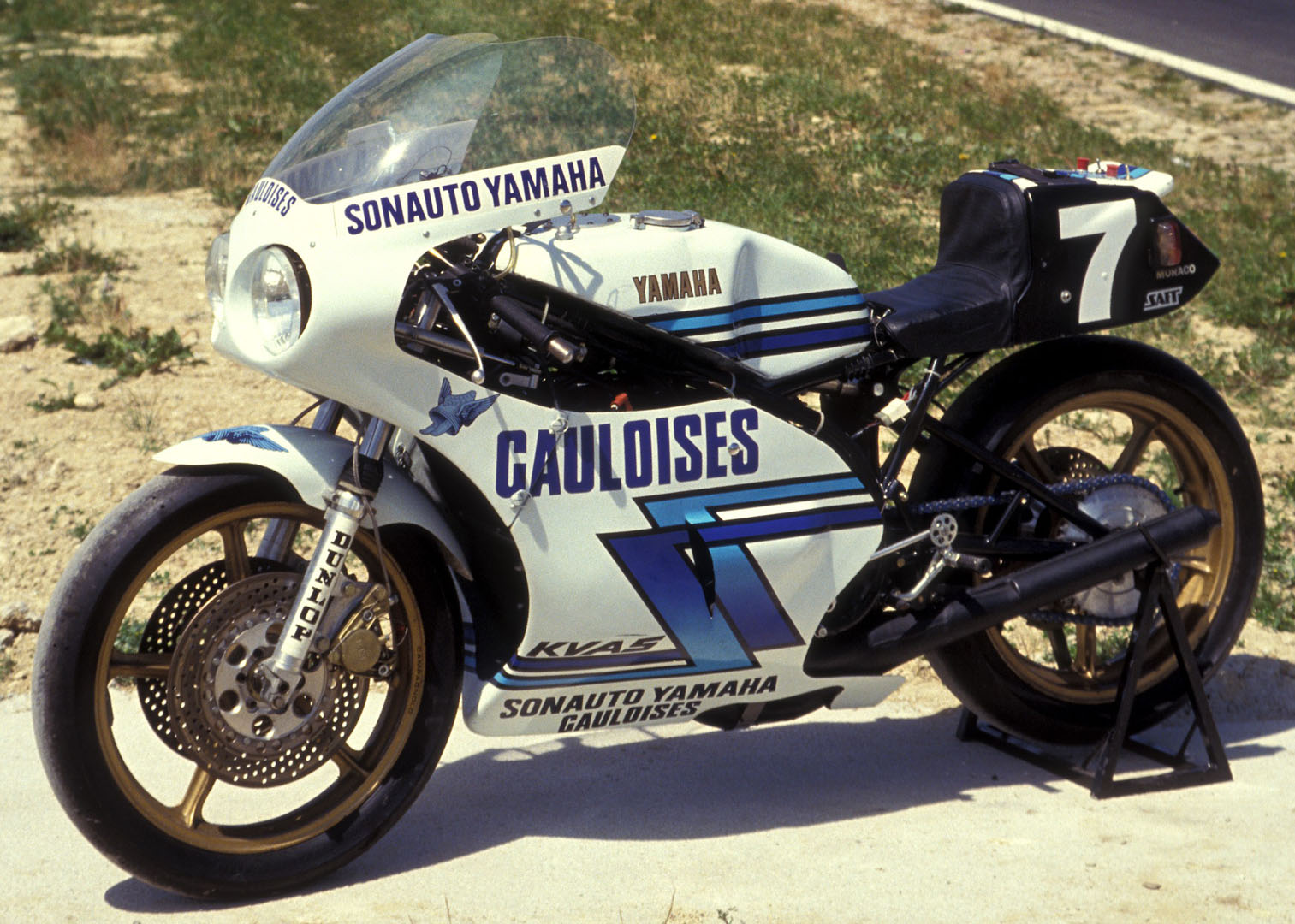 All the bike manufacturers were heading down the route of four-stroke for their endurance racers, Yamaha stood their ground and were adamant their two-stroke TZ750 could handle the Bol D'Or. 
