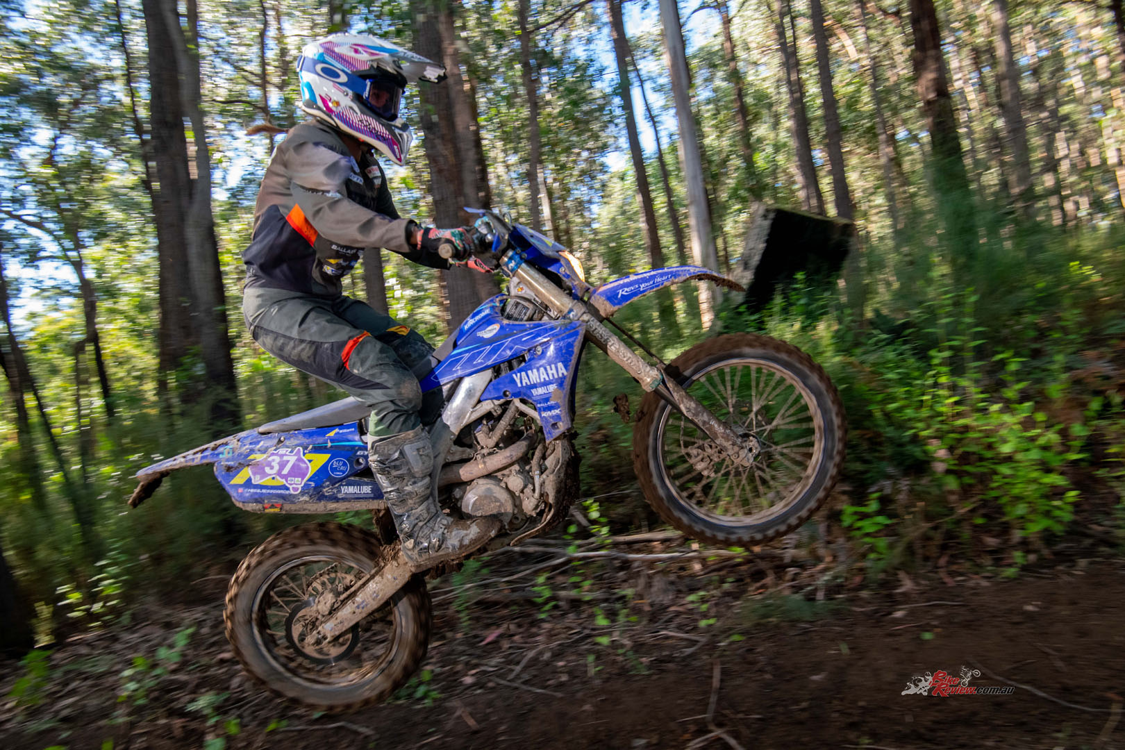 The Erica conditions is clearly treating Yamaha’s Gardiner to a spectacular A4DE, as she took out another Women’s class win!