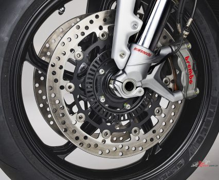 Brembo Stylema radial-type, single-piece with 4 pistons.