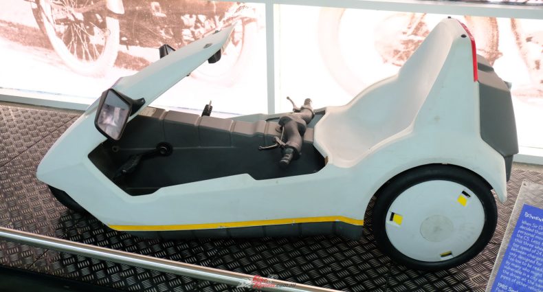 One of the very earliest modern electric “motorcycles”, the Sinclair C5 gave its rider (?) the unique opportunity to breathe the exhaust fumes of the other traffic as it rolled along at a leisurely 24km/h.