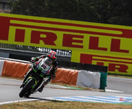 Another record for Rea after claiming an incredible 10-lap Superpole Race after taking advantage of a last-lap mistake from his rival.