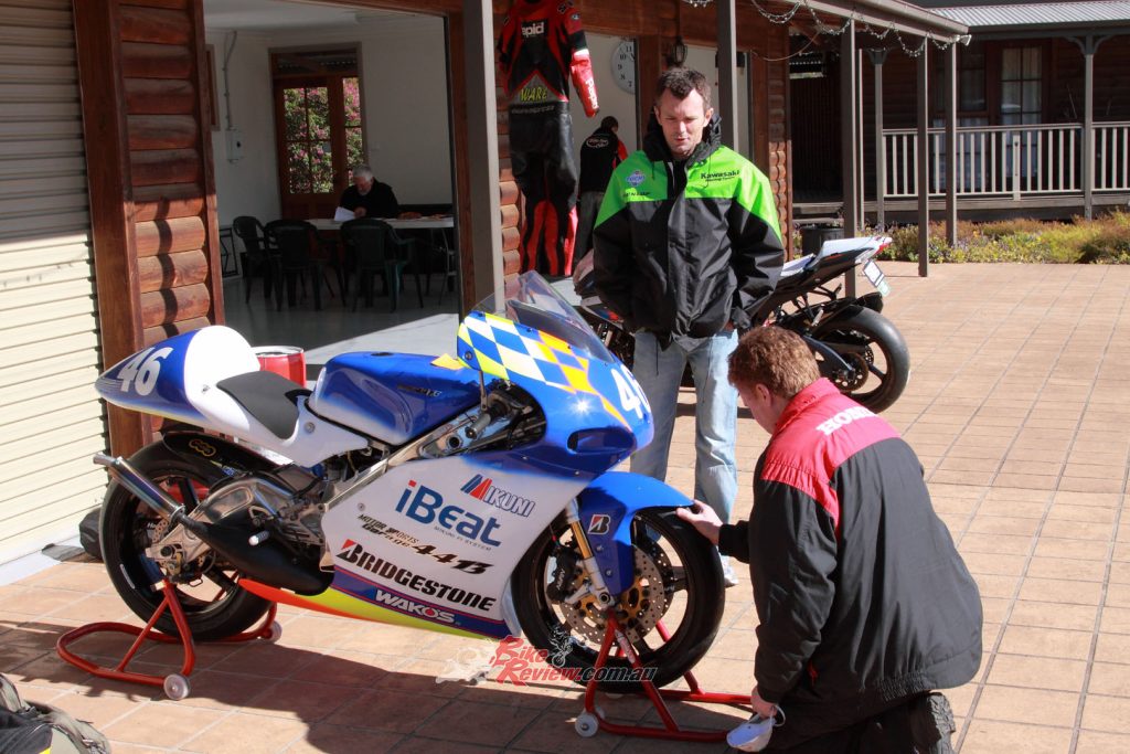 Fuel was mixed on the rich side for the Journalists to keep the TZR250 happy in the cool morning temperatures.