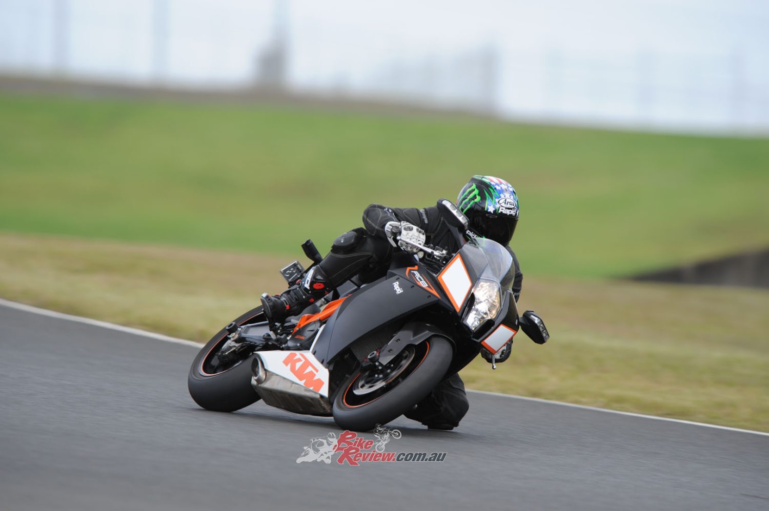 Jeff mentioned that the second he hopped on the RC8R, he felt at home and comfortable to give 100% on the track.
