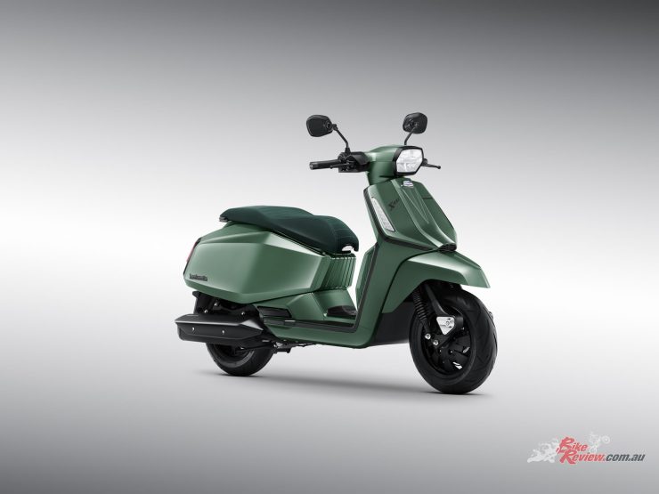 The X300 features sporty and tapered lines and the signature Lambretta fixed fender, while the chassis is a semi-monocoque design with the shield, footboard and side panels all made from steel.