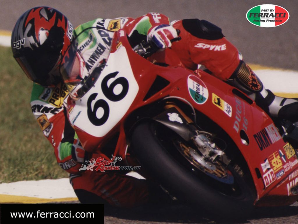 At the end of the season Mladin had offers from other teams and one that stood out was Fast By Feracci. Mat had met the team during his year in grand prix on the 500 Cagiva.