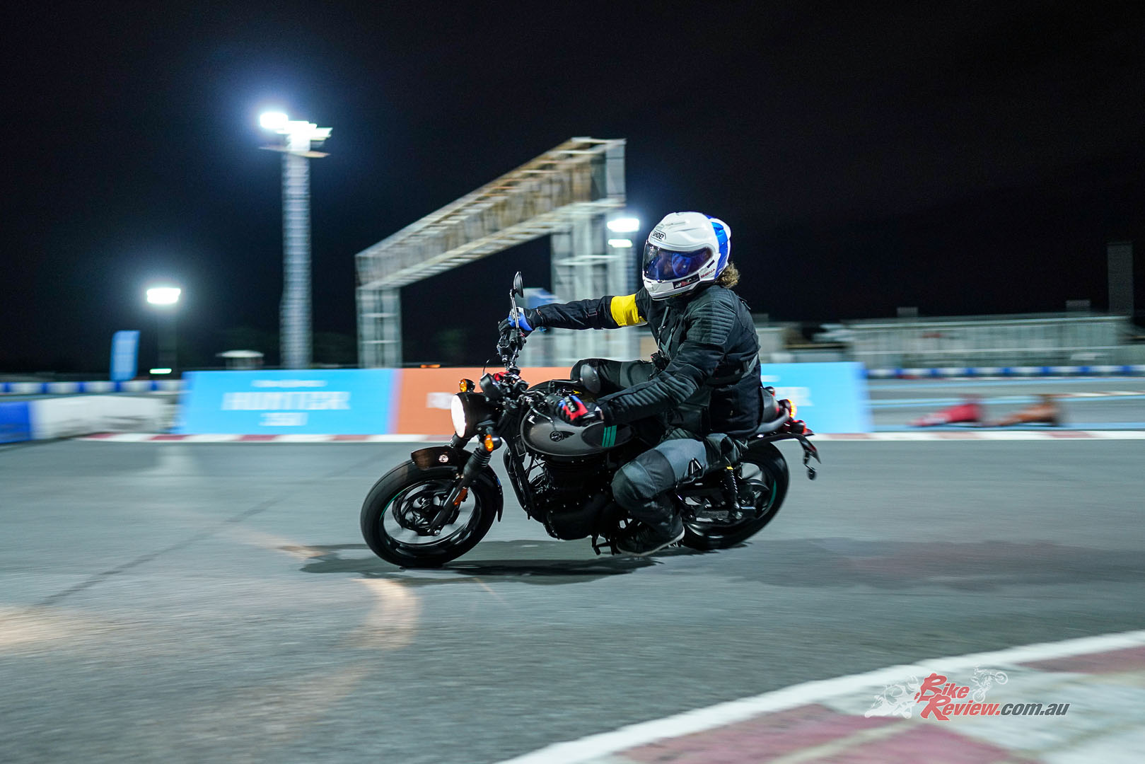 Royal Enfield had planned a 6-hour night ride. Yes, that’s right, 6-hours through the heart of Bangkok and out into the edges commencing at 9pm, followed by a track session at an outdoor go-kart track.