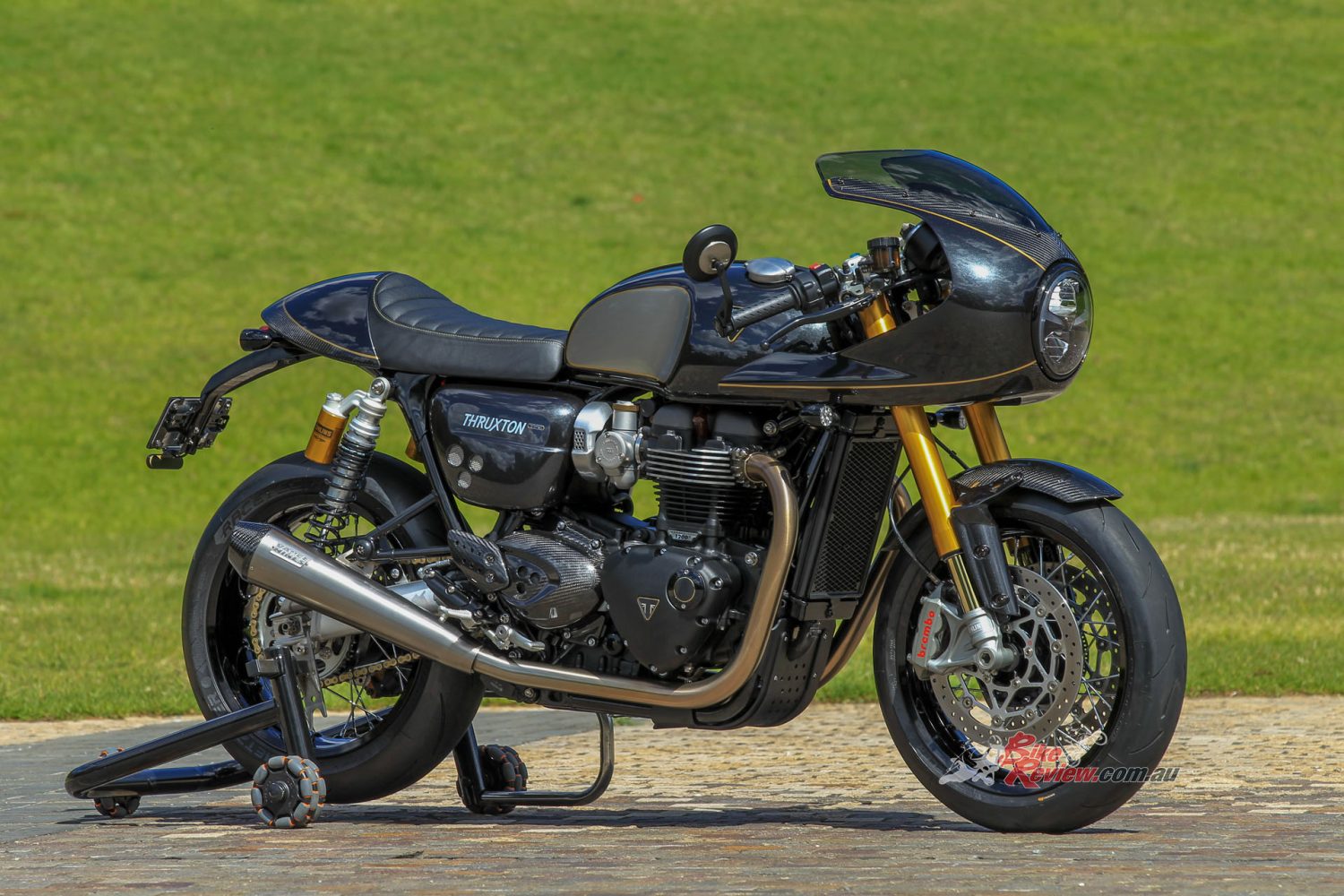 The Triumph Thruxton TFC isn't just a stock Thruxton 1200 with a special badge. Triumph gave it a spec'd up engine and some seriously premium equipment.