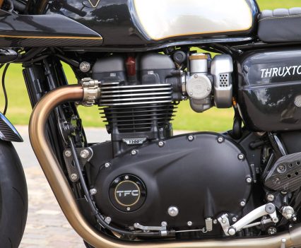 Triumph upped the power output from 96hp on the Thruxton 1200R to a whopping 106hp@6750hp out of that thumping twin. The torque was also upped from 111.9Nm to 115Nm@4850rpm.
